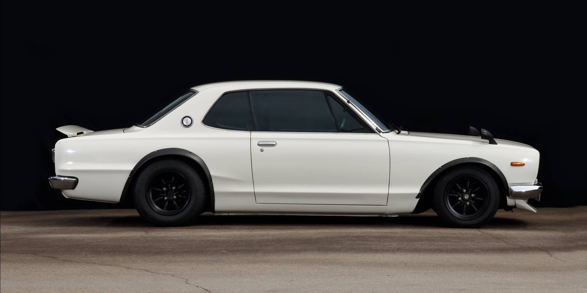 日産 - 1972 skyline ht 2000gt-r ハコスカ 右向き hqdefault.jpg