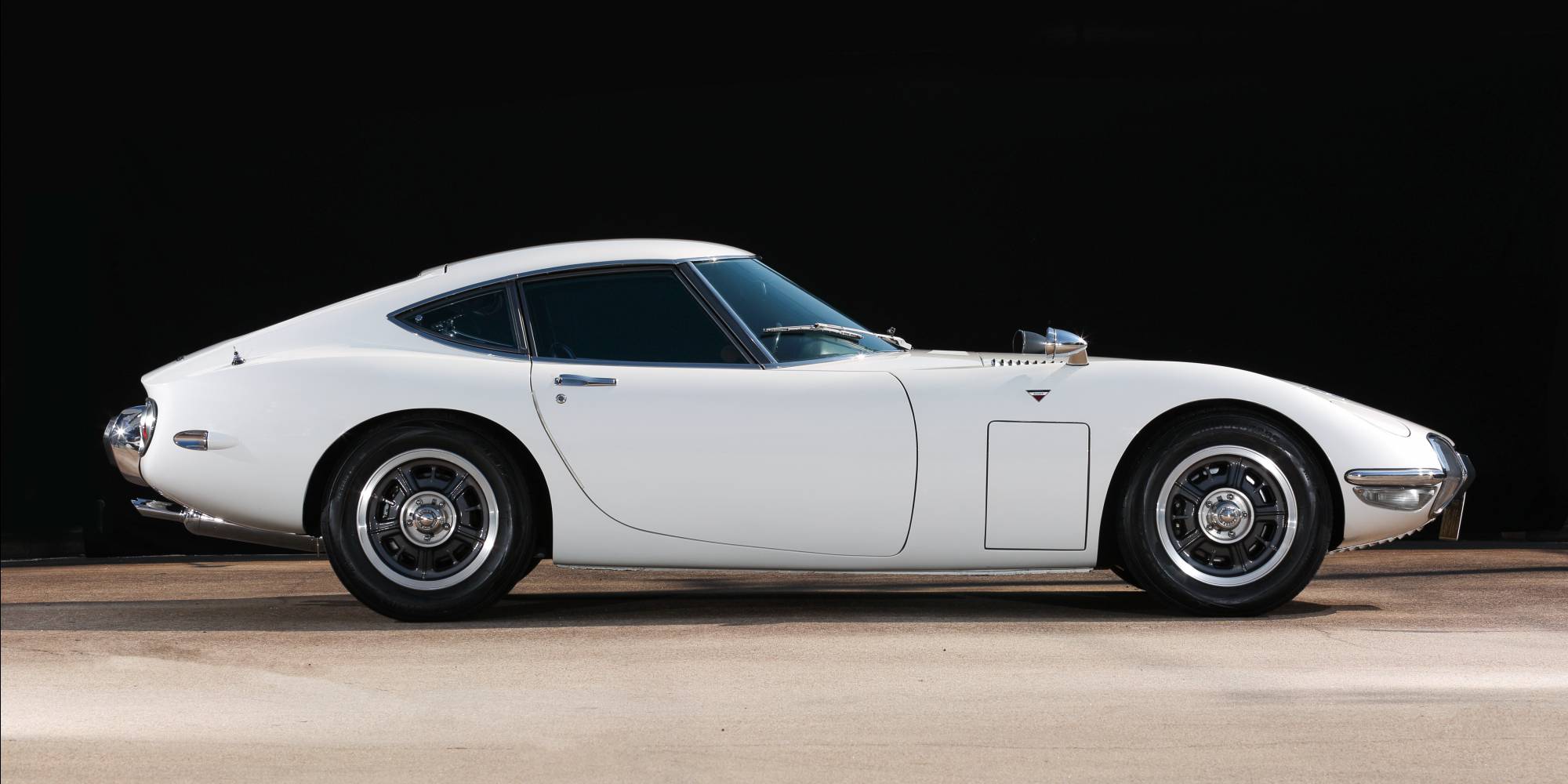 トヨタ2000GT 不世出！珠玉の名車「トヨタ2000GT」開発に隠された当時の秘話や